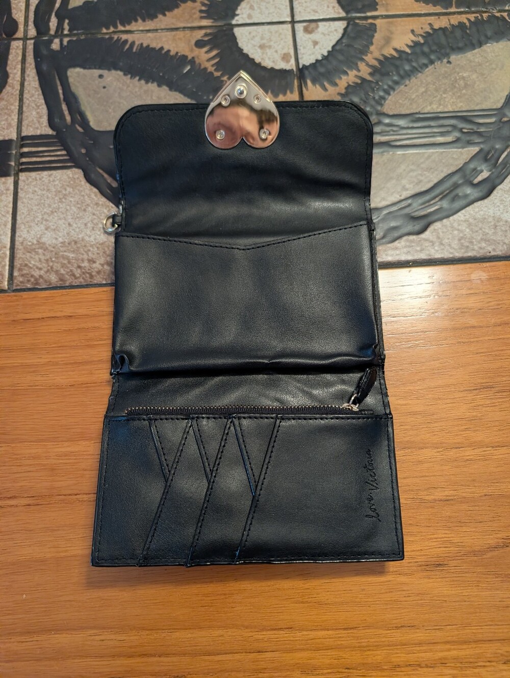 Vintage Y2K 2000s Victoria's Secret VS Metallic Leather Stripes Heart Wallet - Picture 3 of 5